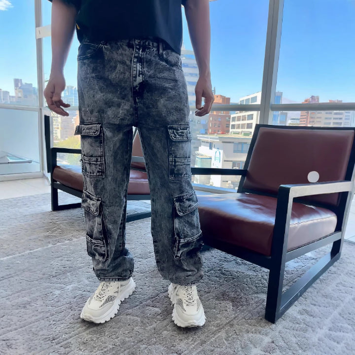 Multi-pocket wide-leg cargo jeans