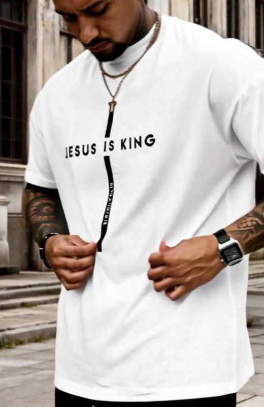 Short-sleeved shirt with a cross print featuring "Jesus is King"